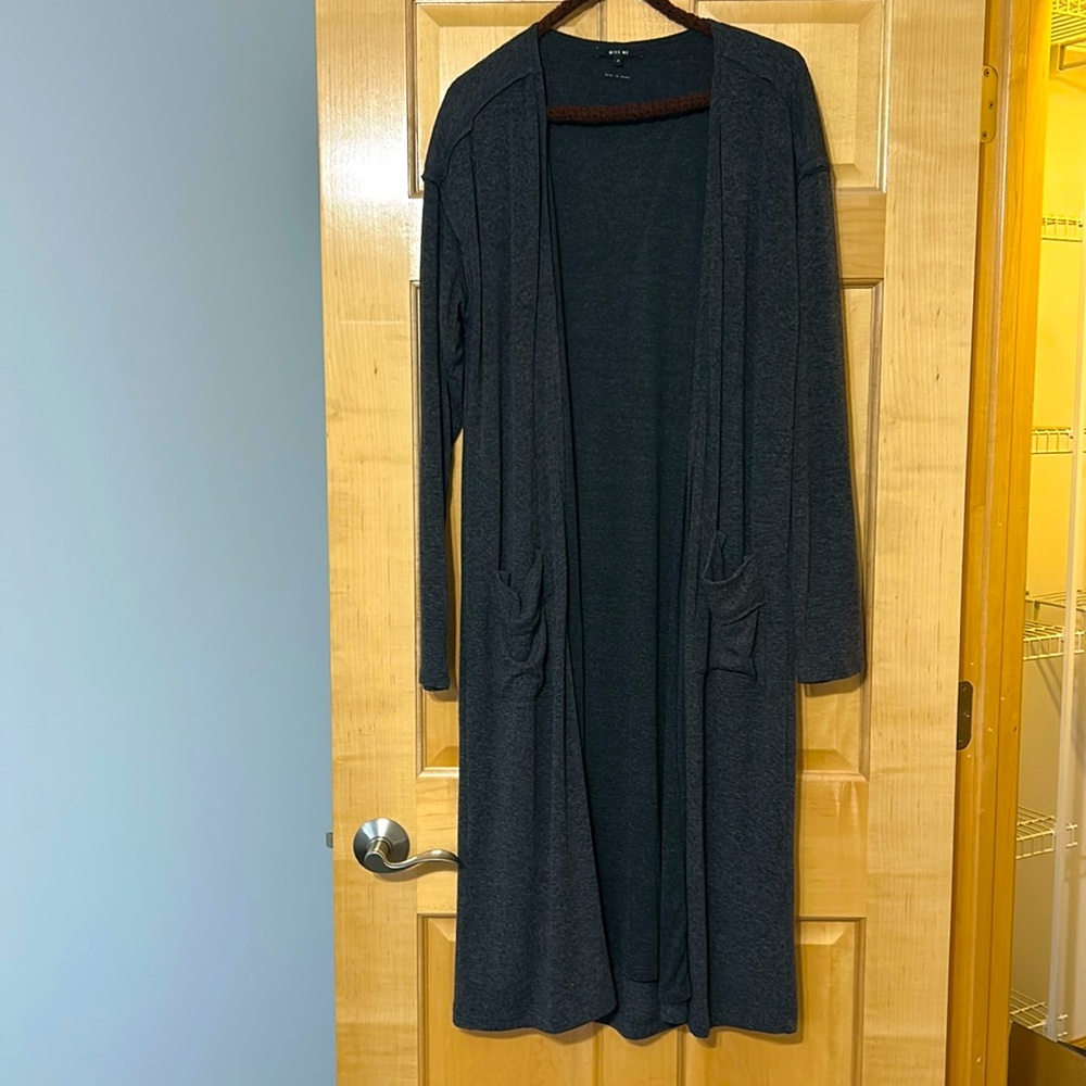 Dark gray long cardigan with pockets.